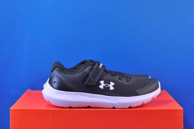 Кросівки Under Armour Surge 3 AC 3024990-300 фото