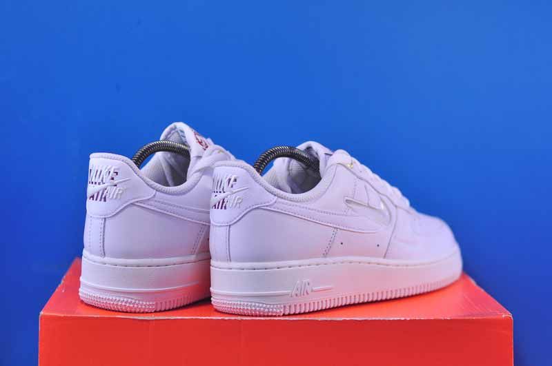 Кросівки Nike Air Force 1 07 Premium White DZ5616-100 DZ5616-100 фото