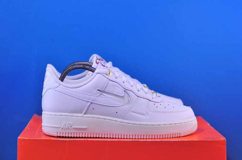 Кросівки Nike Air Force 1 07 Premium White DZ5616-100 DZ5616-100 фото