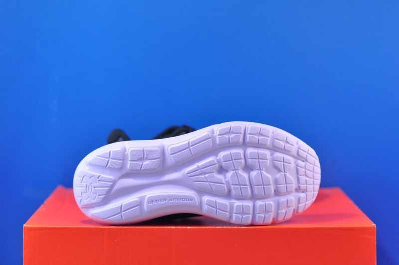 Кросівки Under Armour Surge 3 AC 3024990-300 фото