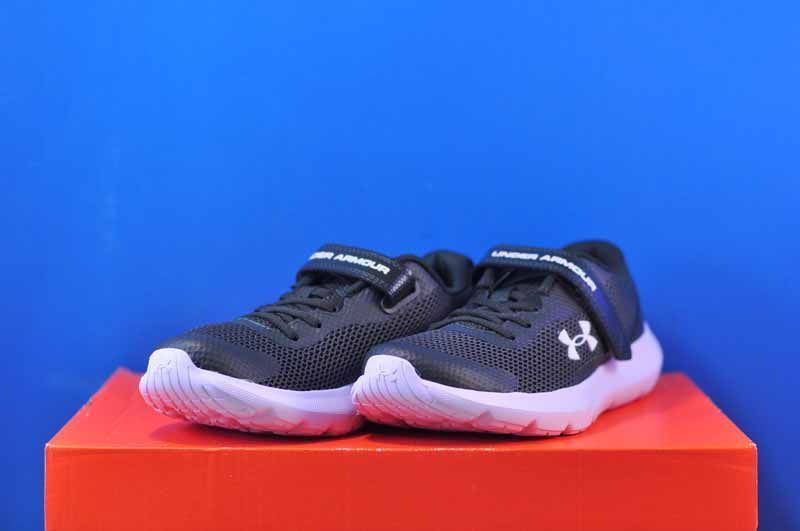 Кросівки Under Armour Surge 3 AC 3024990-300 фото