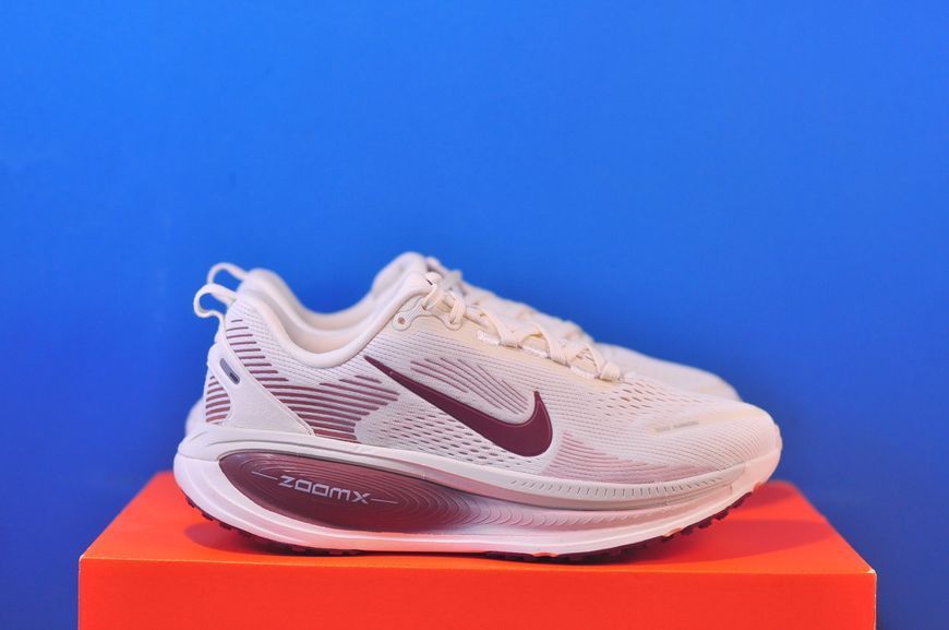 Кросівки Nike Vomero 18 Pale Ivory / Silt Red HM6804-108 HM6804-108 фото