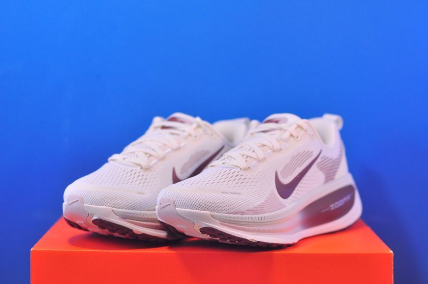 Кросівки Nike Vomero 18 Pale Ivory / Silt Red HM6804-108 HM6804-108 фото