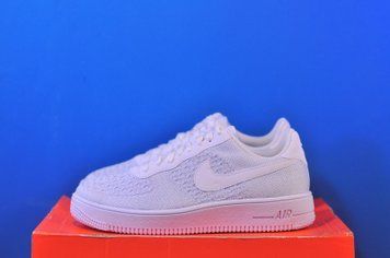 Кросівки Nike Air Force 1 Low Flyknit Triple White AV3042-100 AV3042-100 фото