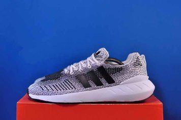 Кросівки Adidas Swift Run 22 GZ3507 GZ3507 фото