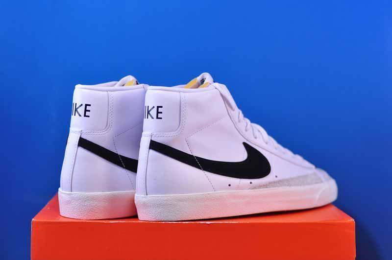 Кросівки Nike Blazer Mid 77 Vintage BQ6806-100 фото