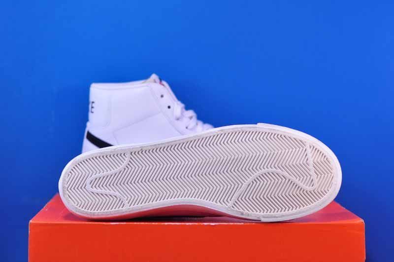 Кросівки Nike Blazer Mid 77 Vintage BQ6806-100 фото