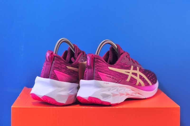 Кросівки Asics Novablast 2 Pink 1012B049-600 фото