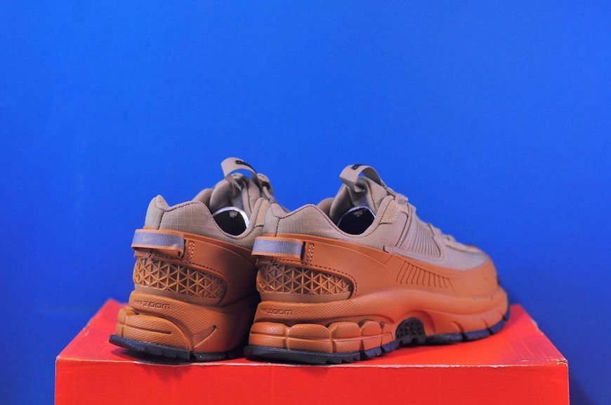 Кросівки Nike Zoom Vomero Roam HQ2181-200 HQ2181-200 фото