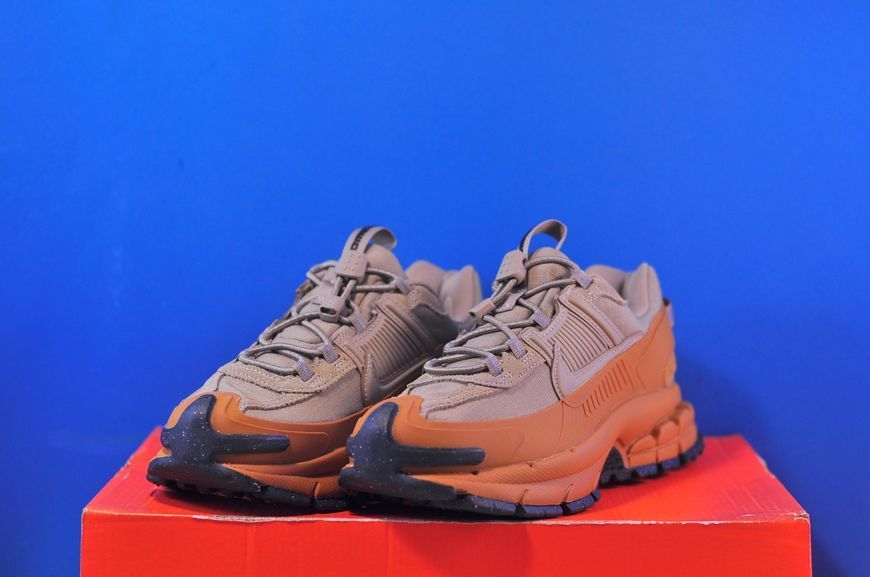 Кросівки Nike Zoom Vomero Roam HQ2181-200 HQ2181-200 фото