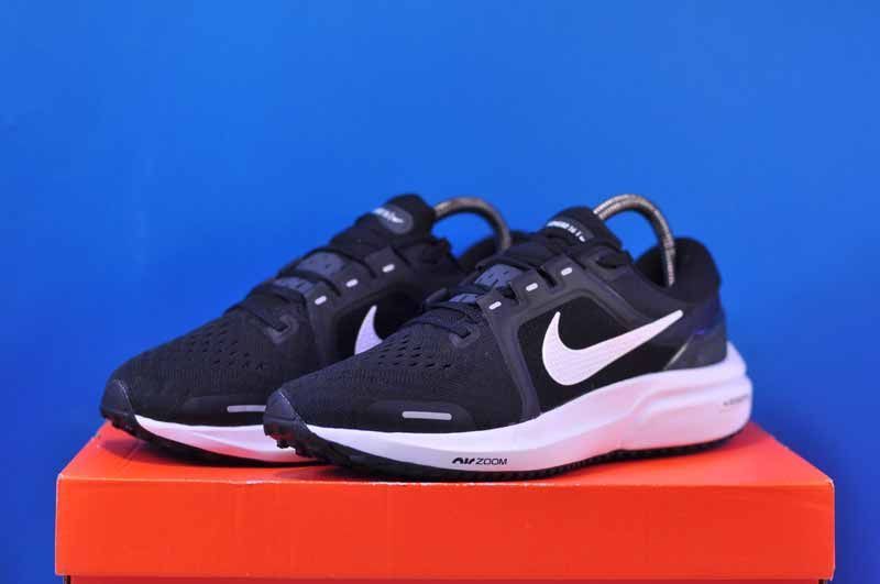 Кросівки Nike Air Zoom Vomero 16 DA7698-001 фото