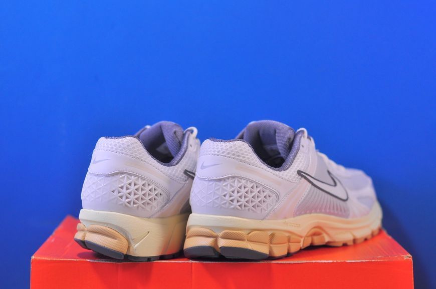 Кросівки Nike Zoom Vomero 5 FJ2028-101 FJ2028-101 фото