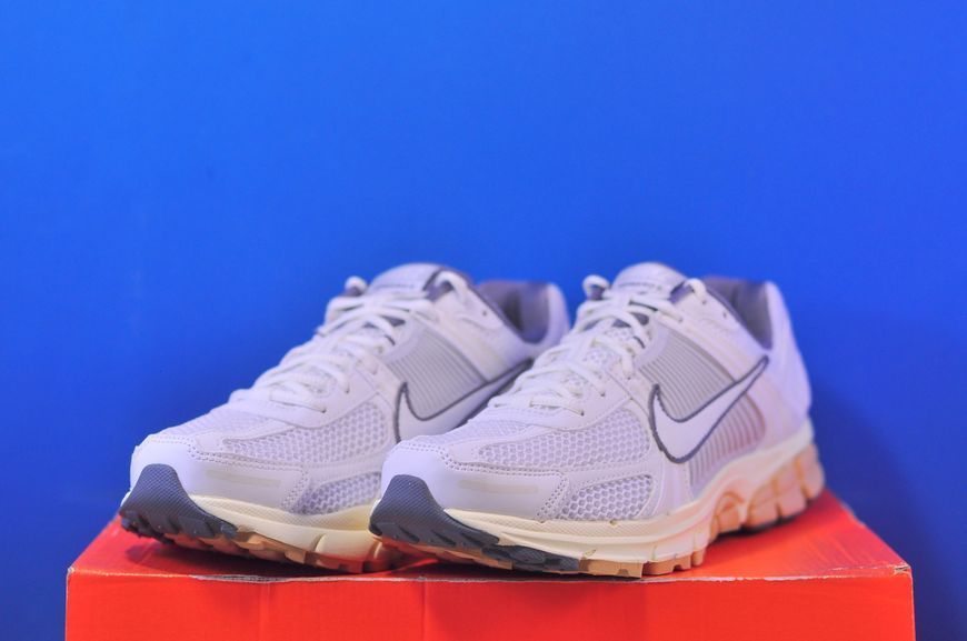 Кросівки Nike Zoom Vomero 5 FJ2028-101 FJ2028-101 фото
