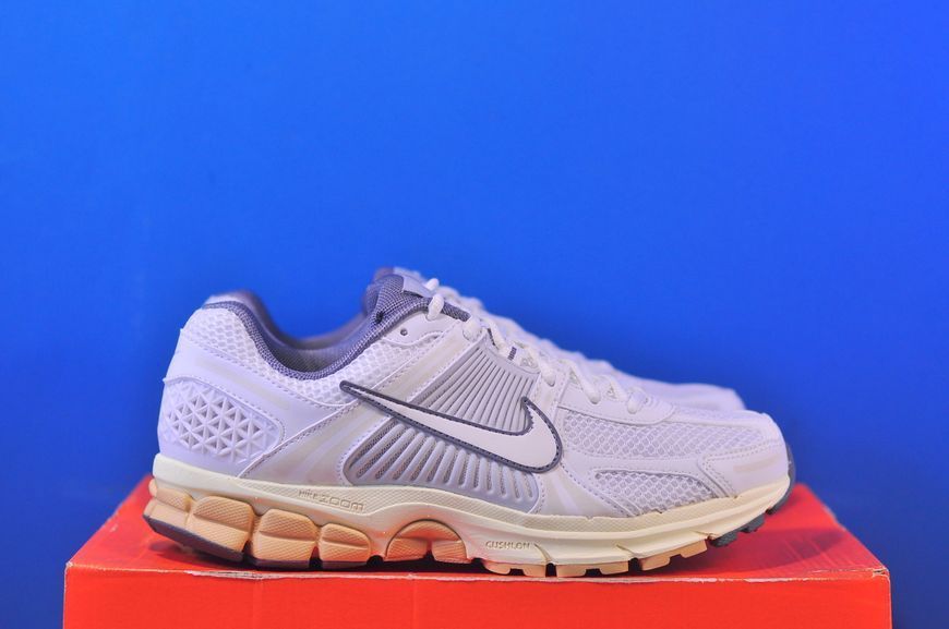 Кросівки Nike Zoom Vomero 5 FJ2028-101 FJ2028-101 фото
