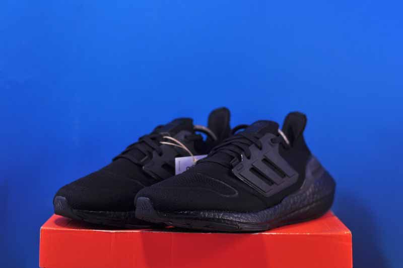 Кросівки Adidas Ultraboost 22 Black GZ0127 GZ0127 фото