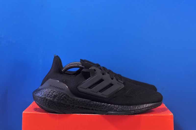 Кросівки Adidas Ultraboost 22 Black GZ0127 GZ0127 фото