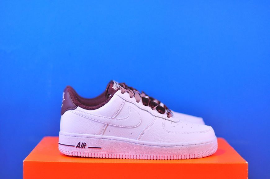 Кросівки Nike Air Force 1 07 HV4403-600 HV4403-600 фото