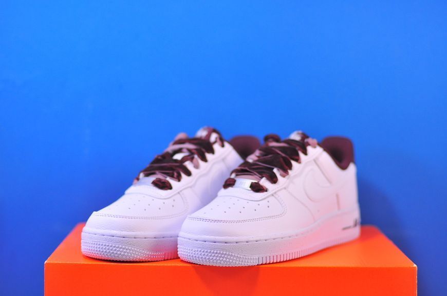 Кросівки Nike Air Force 1 07 HV4403-600 HV4403-600 фото