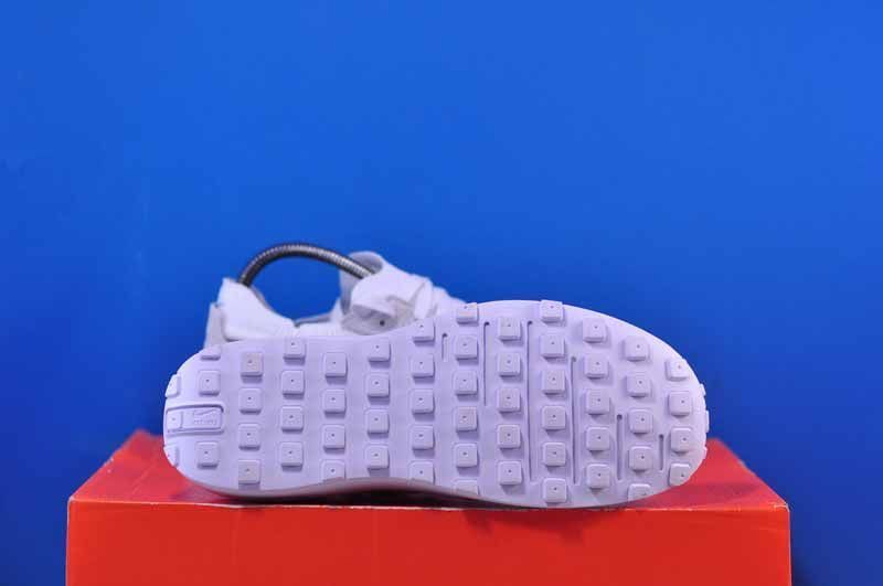 Кросівки Nike Waffle One Se	DJ9776-100 DJ9776-100 фото