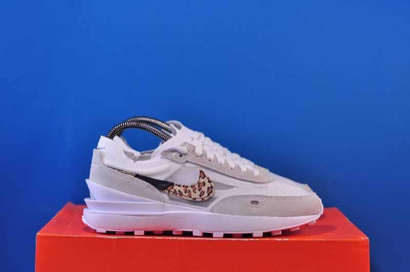 Кросівки Nike Waffle One Se	DJ9776-100 DJ9776-100 фото