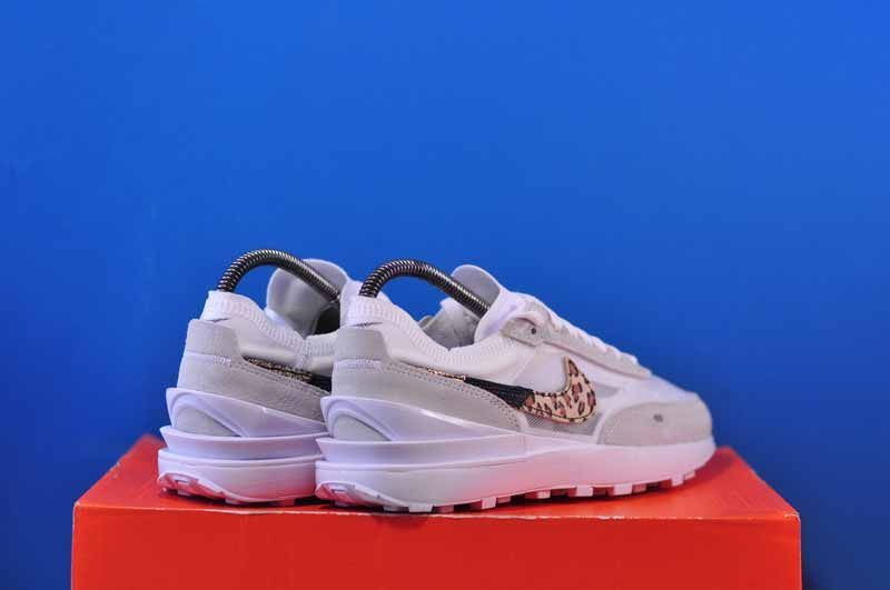 Кросівки Nike Waffle One Se	DJ9776-100 DJ9776-100 фото