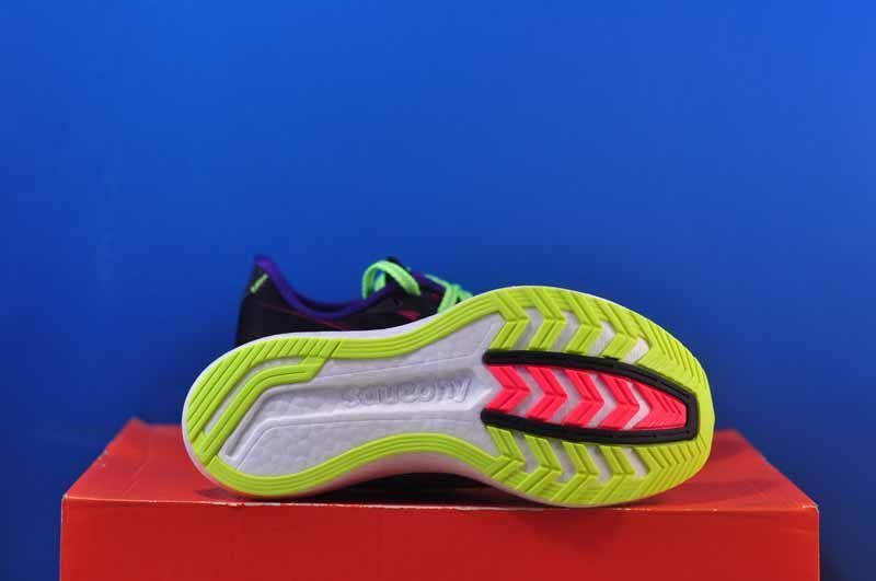 Кросівки Saucony Endorphin Pro S10687-65 S10687-65 фото