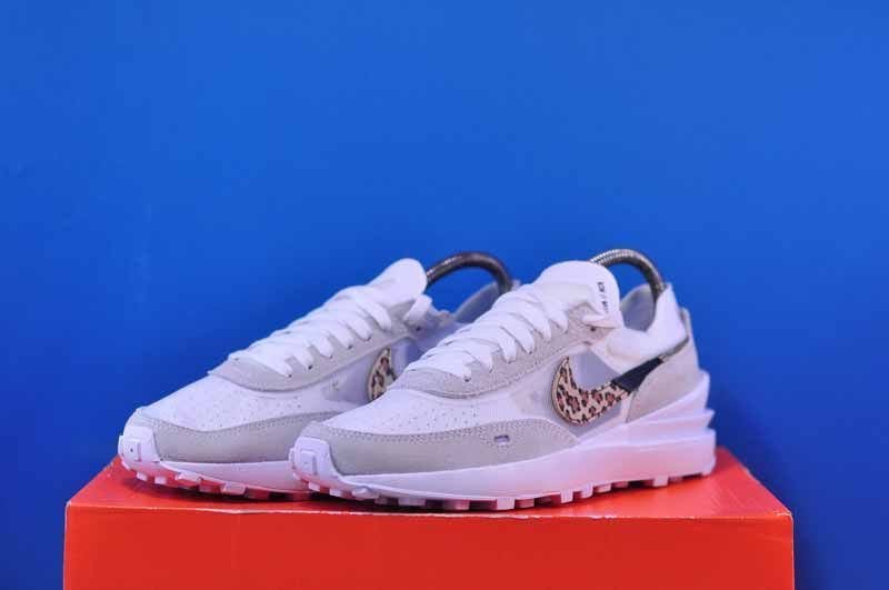 Кросівки Nike Waffle One Se	DJ9776-100 DJ9776-100 фото
