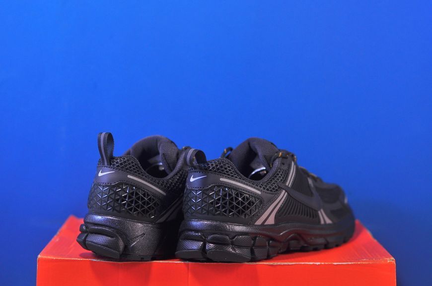 Кросівки Nike Vomero 5 IB3812-001 IB3812-001 фото