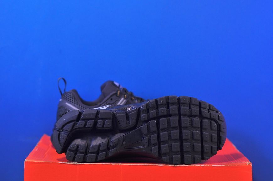 Кросівки Nike Vomero 5 IB3812-001 IB3812-001 фото