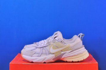 Кросівки Nike V2k Run Phantom Light Khaki HV4314-030 HV4314-030 фото