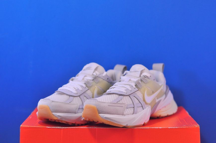 Кросівки Nike V2k Run Phantom Light Khaki HV4314-030 HV4314-030 фото