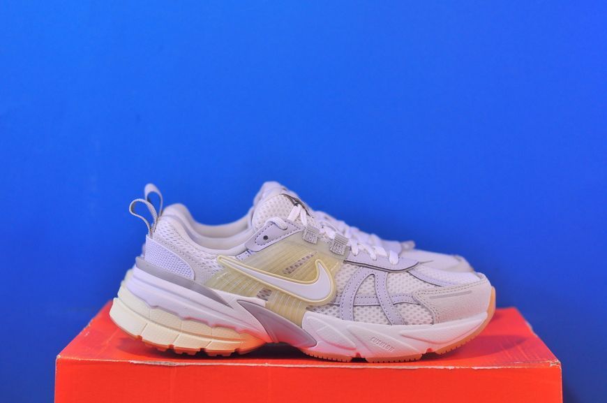 Кросівки Nike V2k Run Phantom Light Khaki HV4314-030 HV4314-030 фото