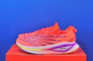 Кросівки New Balance FuelCell SuperComp Elite v3 MRCELCD3 MRCELCD3 фото