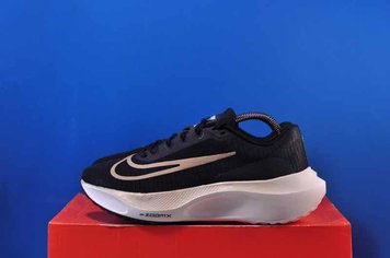 Кросівки Nike Zoom Fly 5 DM8968-002 DM8968-002 фото