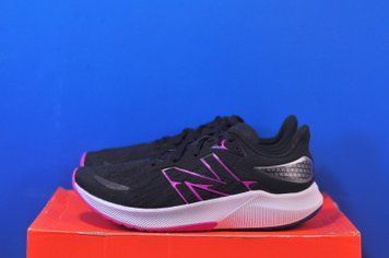 Кросівки New Balance FuelCell Propel v3 WFCPRCD3 WFCPRCD3 фото