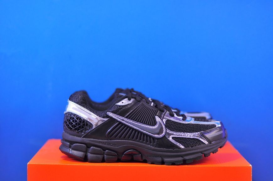Кросівки Nike Zoom Vomero 5 IV4311-002 IV4311-002 фото