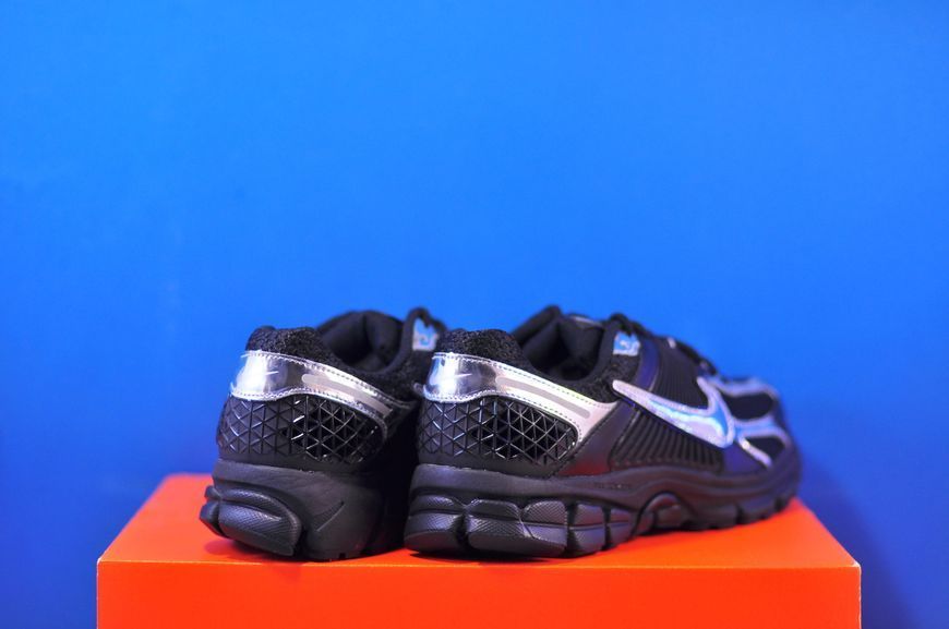 Кросівки Nike Zoom Vomero 5 IV4311-002 IV4311-002 фото