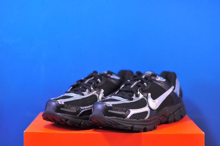 Кросівки Nike Zoom Vomero 5 IV4311-002 IV4311-002 фото