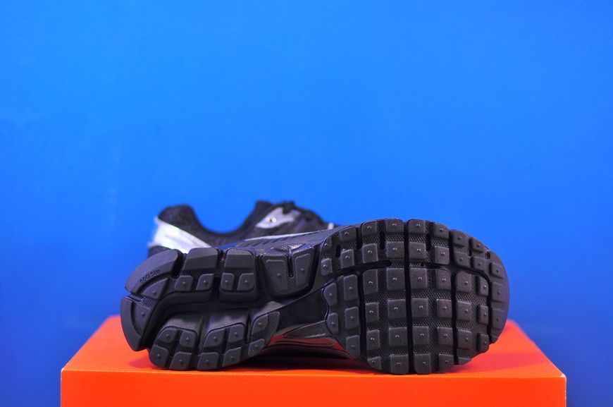 Кросівки Nike Zoom Vomero 5 IV4311-002 IV4311-002 фото