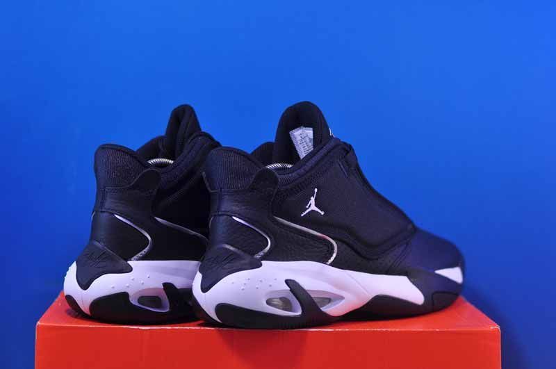 Кросівки Nike Air Jordan Max Aura 4 Black DN3687-002 DN3687-002 фото