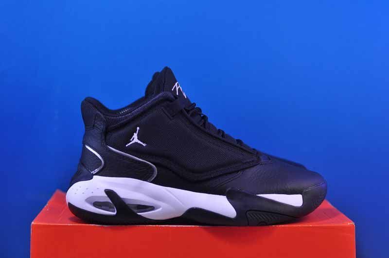 Кросівки Nike Air Jordan Max Aura 4 Black DN3687-002 DN3687-002 фото