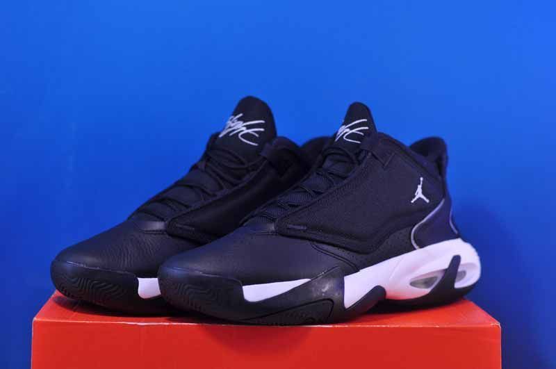 Кросівки Nike Air Jordan Max Aura 4 Black DN3687-002 DN3687-002 фото