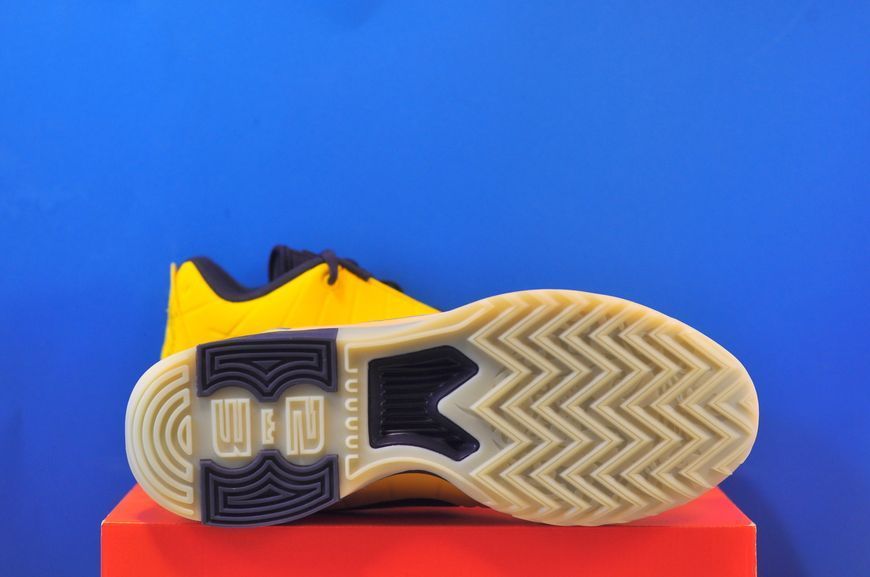 Кросівки Nike Lebron Witness IX HQ8034-700 HQ8034-700 фото