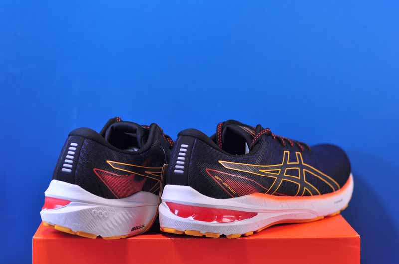 Asics 2000 hot sale