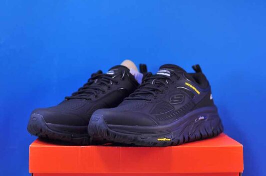 Skechers Arch FitSkechers Recon